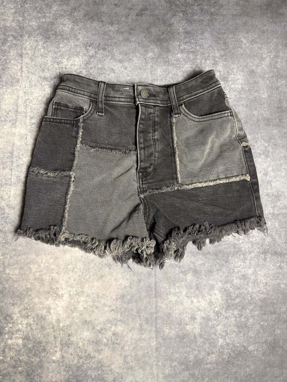 Hollister Ultra High-Rise Mom Shorts Patchwork Black Denim Size 1 W25